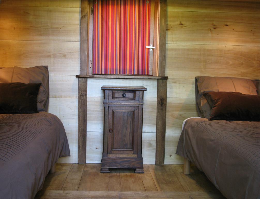Les Cabanes Du Tertre Urval Ruang foto