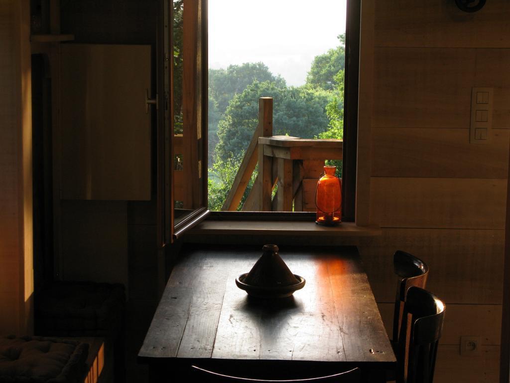 Les Cabanes Du Tertre Urval Ruang foto