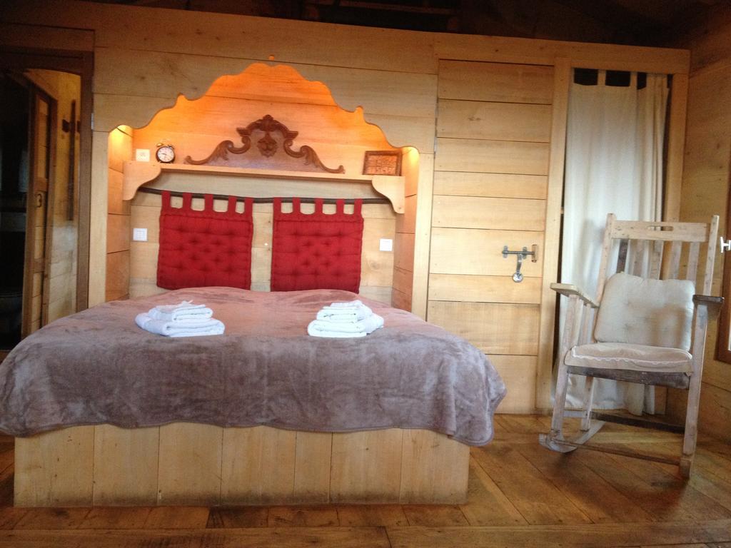 Les Cabanes Du Tertre Urval Bagian luar foto